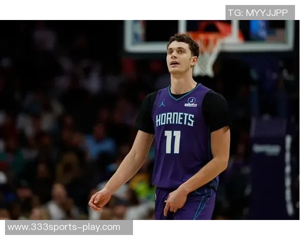 黄蜂34号秀卡尔克布伦纳表现亮眼6中4斩获11分7篮板2抢断1盖帽值得期待