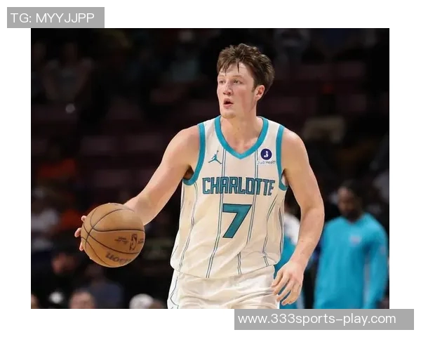 克尼佩尔高中展示母校球衣寄托希望期待他成为学生们的榜样